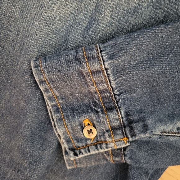 🇧🇷 Denim Button Up - Picture 4 of 6